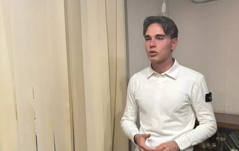 Catania, liceale salva un bagnante con il massaggio cardiaco e l'Ordine dei Medici lo premia