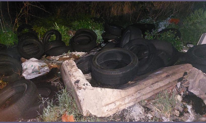 Catania, beccato a scaricare gomme 8 ore dopo la bonifica: patente già ritirata per lo stesso reato