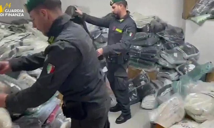 Catania, GdF smantella l'emporio del falso: 2 milioni di articoli contraffatti