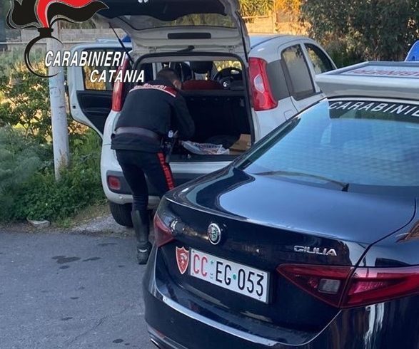 S. M. di Licodia, droga in auto e chiamate dei clienti al telefonino: arrestato 36enne