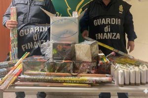 Paternò e centro Catania nel mirino: la Guardia di Finanza smantella la rete dei botti pericolosi