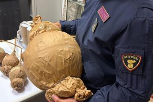 Santa Venerina, furgone carico di ‘esplosivo’ per Capodanno: arrestati in tre (VIDEO)