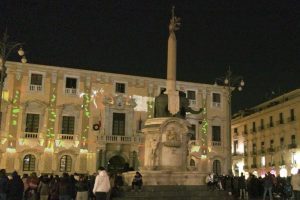 Catania, il Duomo in videomapping: la pietra racconta Eliodoro e il Liotru per un Natale incantato (VIDEO)