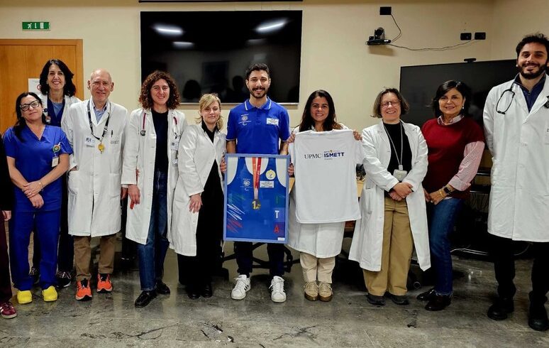Il ritorno di un campione della vita: Luca Sinagra dona a Ismett la medaglia dei Mondiali del trapianto