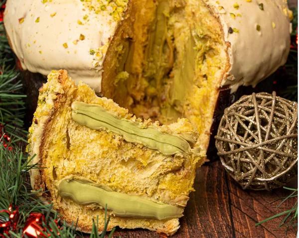 Catania, il NAS smaschera i panettoni taroccati: spacciati per "al pistacchio di Bronte" ma erano falsi