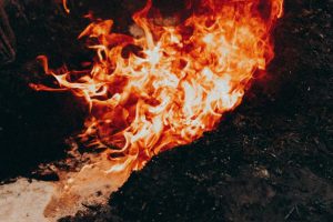 Etna, colata lavica a quota 1.420 metri: Protezione Civile limita gli accessi per fermare l'ondata di visitatori