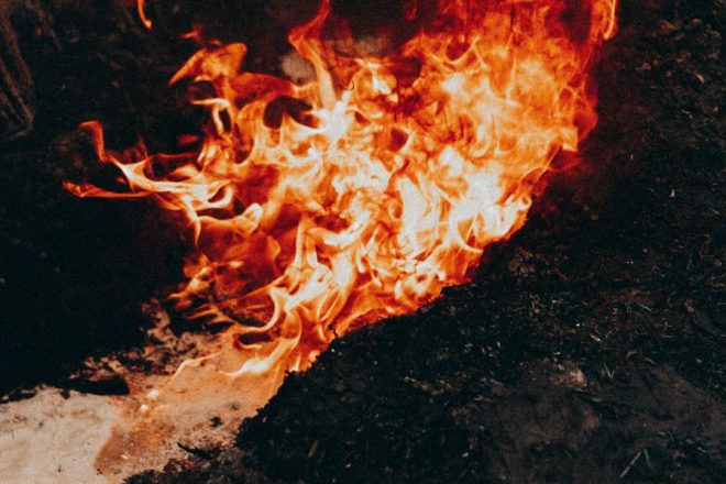 Etna, colata lavica a quota 1.420 metri: Protezione Civile limita gli accessi per fermare l'ondata di visitatori