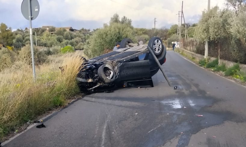 Paternó, incidente sulla SP 229/I: auto finisce fuori strada. Traffico rallentato