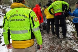 Tragedia sull'Etna: escursionista muore d'infarto sul Monte Gemmellaro