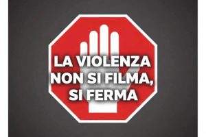 Catania, video shock sui social: padre picchia il figlio con un cucchiaio. Identificato e arrestato