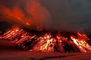 Etna, si ferma la lava tra Rocca Musarra e Rocca Capra. L'Ingv: "Colata non più alimentata"