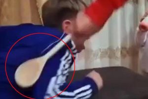 Catania, dalle botte agli applausi: il piccolo eroe di Catania finisce sul palco e scoppia la polemica