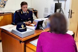 Catania, 54enne arrestato per stalking: appostamenti e minacce all'ex compagna sul posto di lavoro