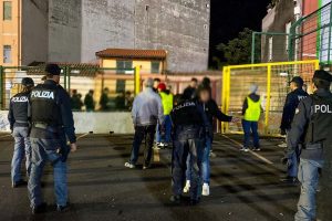 Catania, tifoso con 3 fumogeni nello zaino bloccato all'ingresso del Massimino: scatta il Daspo