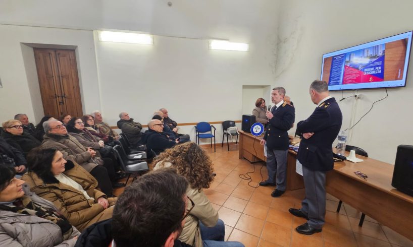 Adrano, la Polizia incontra la Scuola delle Tre Età: consigli pratici per difendersi dalle truffe