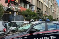 Catania, madre denuncia il furto dell'auto: ma era il figlio a usarla per lo spaccio. Denunciati