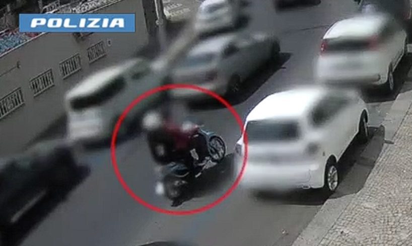 Catania, la rapina al commerciante veneto: le telecamere smascherano i due presunti ladri di oro (VIDEO)