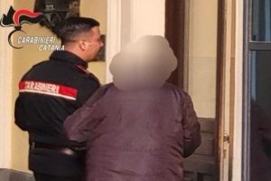 Riposto, dal rifiuto di dargli soldi all'arresto: il padre dice basta e denuncia il figlio 41enne