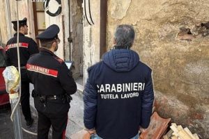Catania, controlli in un cantiere edile: sei lavoratori irregolari e gravi carenze di sicurezza