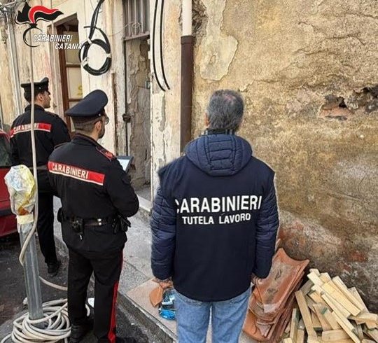 Catania, controlli in un cantiere edile: sei lavoratori irregolari e gravi carenze di sicurezza