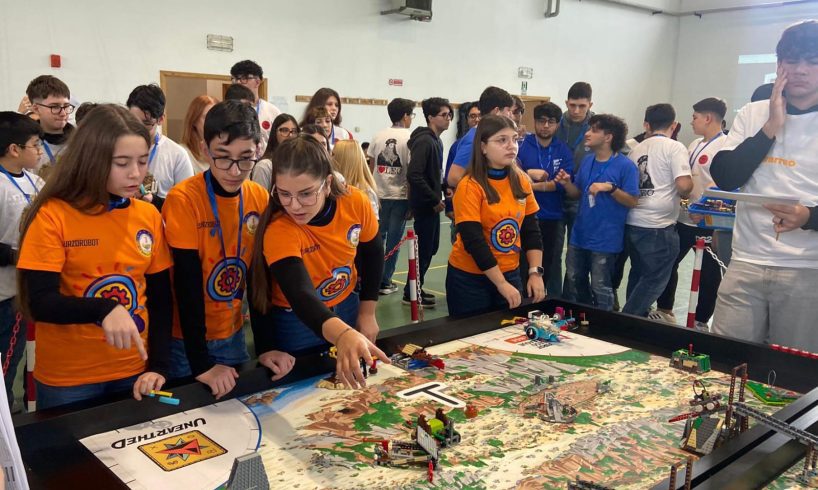 Biancavilla, gli studenti dell'IC "S.G. Bosco – Sturzo" sfidano il mondo nella FIRST LEGO League