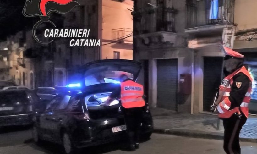 Paternò, droga in auto e in casa: arrestati un 20enne e due fratelli minorenni