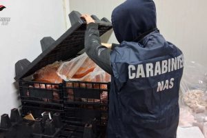 Catania, Nas sequestra 350 kg di ingredienti per il "sanguinaccio": frattaglie mal conservate