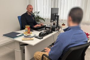 Catania: padre armato di bastone e taglierino arrestato mentre minaccia il figlio 18enne