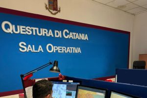 Catania, furto d’auto ‘in diretta’ sventato grazie a un cittadino: arrestato 27enne