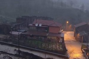 Randazzo, maltempo: evacuate 22 persone per rischio esondazione