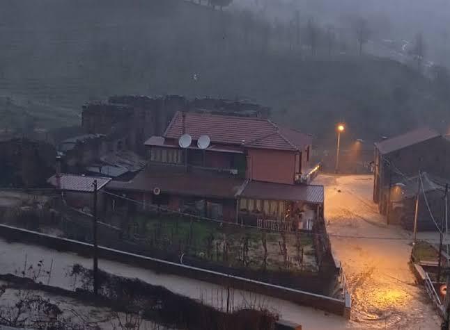 Randazzo, maltempo: evacuate 22 persone per rischio esondazione