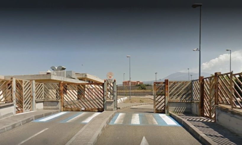 Paternò, ciclone Harry danneggia due scuole: al via doppi turni per due settimane