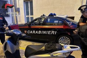 Paternò, fugge con scooter "taroccato": denunciato 18enne