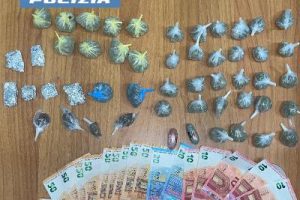 Catania, arrestato pusher 37enne in scooter con un "campionario" di droga: 250 grammi sequestrati