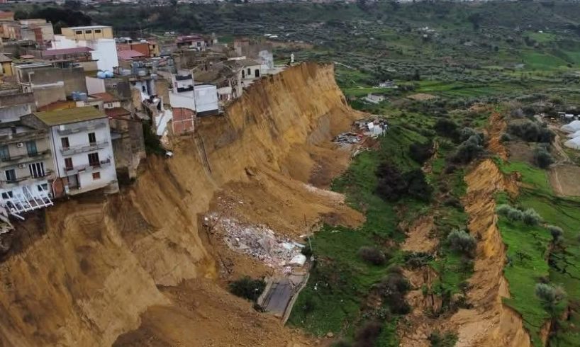Emergenza frana a Niscemi, mille sfollati: case e attività a rischio