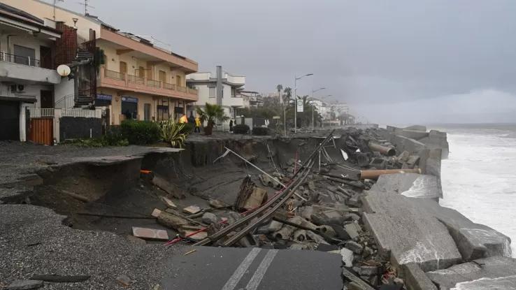 Regione, i primi aiuti per le aziende colpite dal ciclone Harry: 5mila euro a fondo perduto