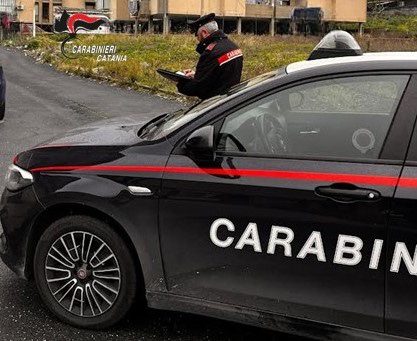Biancavilla, 56enne arrestato per tentato femminicidio: la moglie salva grazie a una chiamata ai parenti