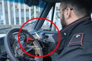 Piedimonte Etneo, denunciato 24enne con coltello e falce nell'auto