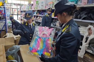 Misterbianco, sequestrati oltre 120.000 prodotti pericolosi per bambini