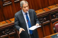 Sicilia, nove comuni su dieci a rischio frana: e il ministro Musumeci attacca gli "sciacalli in giacca e cravatta"