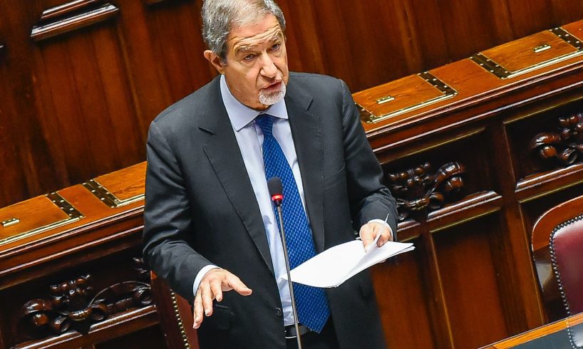 Sicilia, nove comuni su dieci a rischio frana: e il ministro Musumeci attacca gli "sciacalli in giacca e cravatta"