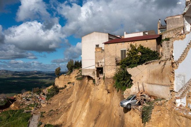 Niscemi, lunedì via al recupero effetti personali nella zona rossa: oltre 1500 sfollati