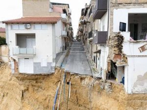 Lo sguardo dei droni e l'oblio degli uomini: la lezione (amara) di Niscemi