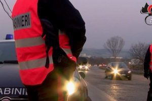 Belpasso, 21enne di Misterbianco fugge al posto di blocco: arrestato per resistenza a pubblico ufficiale