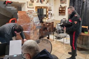Catania, sequestro di slot abusive in un centro scommesse: sanzioni per 70mila euro