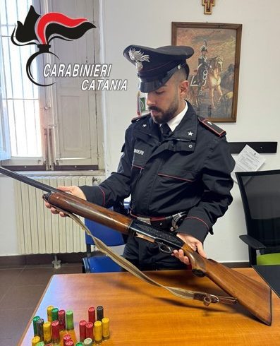 Ramacca, sorpresa nel fienile: scoperto fucile con oltre 100 colpi. Denunciati due fratelli