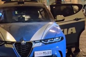 Catania, evade dai domiciliari per minacciare il vicino con una mannaia: 41enne arrestato