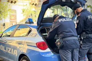 Catania, bruciano la guaina per nascondere il furto: in due sorpresi con 10 chili di rame a Librino