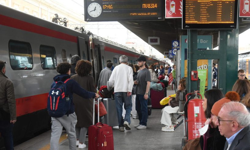 Svimez, la doppia fuga dal Sud: giovani in cerca di futuro e anziani che seguono i figli