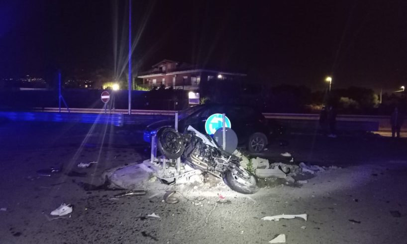Belpasso, tragico schianto sulla SS121: morto un giovane centauro di 26 anni, due feriti